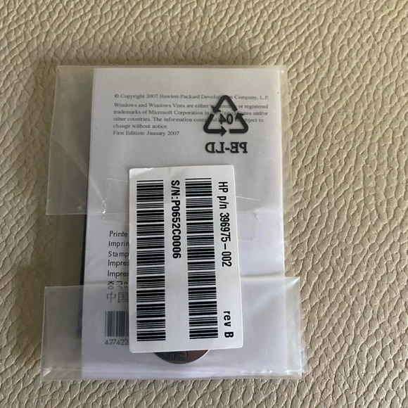 HP laptop wirelessly with this remote control, model HP 396975-002-brand new - Picture 2 of 2